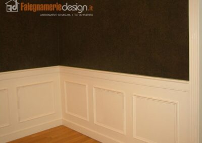 Boiserie bianca in vero legno