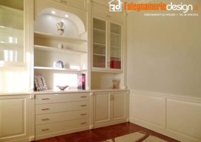 Libreria con boiserie in vero legno su misura