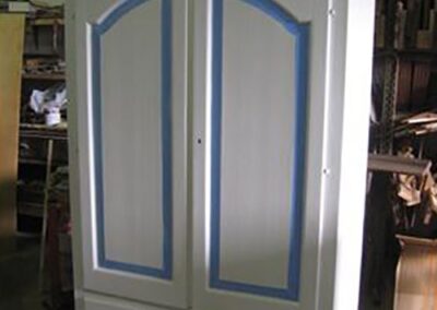 Armadio con decorazione a mano
