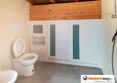 Bagno in vero legno su miura