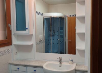 Bagno classico in vero legno colore azzurro