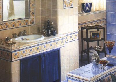 Bagno in muratura con ante in legno