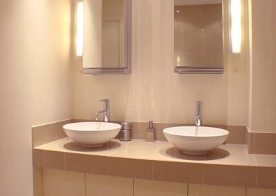 Sportelli in legno per mobile bagno