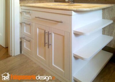 base bagno con sportelli e cassetti in vero legno e mniglie lunghe