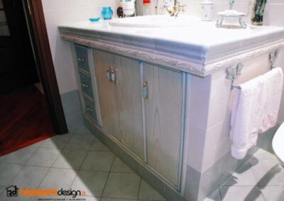 sportelli in vero legno per bagno