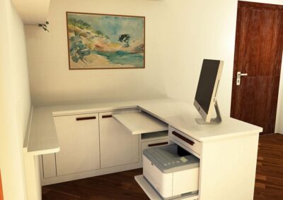 Angolo studio completo di scrivania, cassetti e sportelli