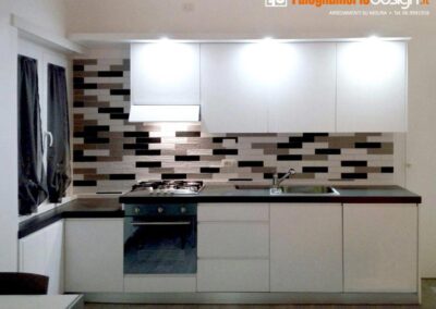 Cucina bianca e nera moderna