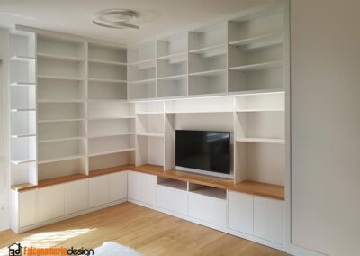 Soggiorno moderno in legno con parete attrezzata