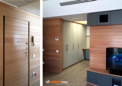 Parete e porta con boiserie i