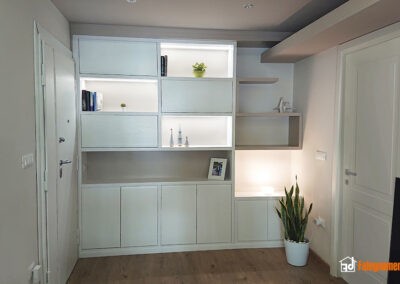 mobile in legno con illuminazione