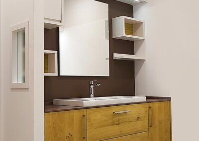 Bagno minimal in legno su misura