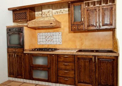 Cucina rustica in vero legno su misura