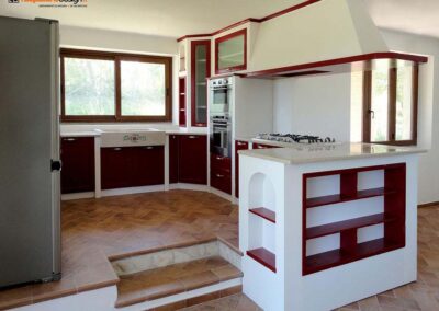 Cucina rossa su misura in misto muratura