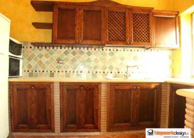 casa di campagna con cucina rustica in vero legno