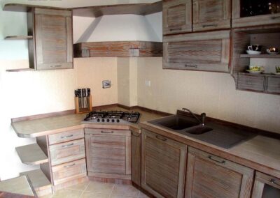 Cucina ad angolo in vero legno