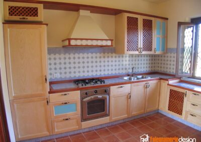 cucina classica con top maiolicato