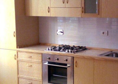 Cucina con cassetti in rattan