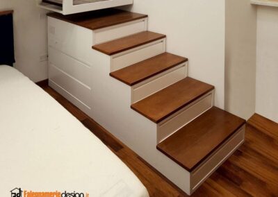 scala sfruttabile con cassetti