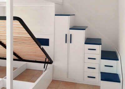 scala sfruttabile con letto a soppalco