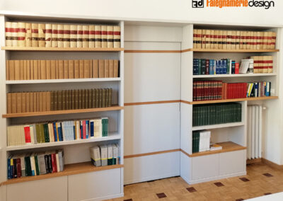 Libreria con porta scorrevole