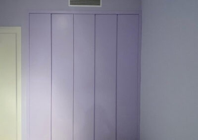 Armadio a muro viola lilla