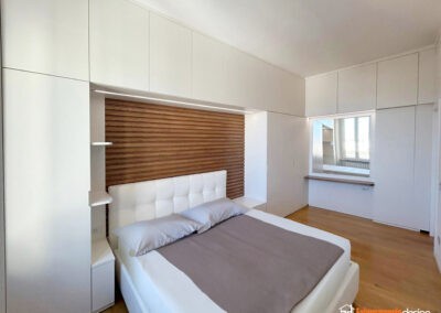 camera da letto con letto a ponte matrimoniale