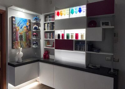Libreria con illuminazione