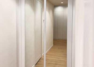 Mobile per ingresso con specchio