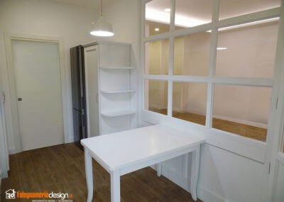 struttura cucina divisorio a giorno con legno e vetro
