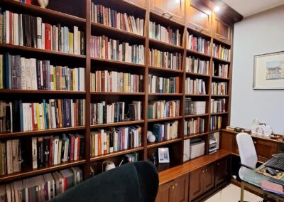 Libreria legno scuro