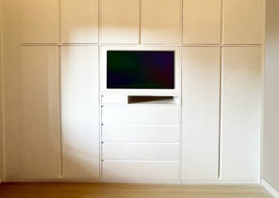 Armadio a muro con vano tv