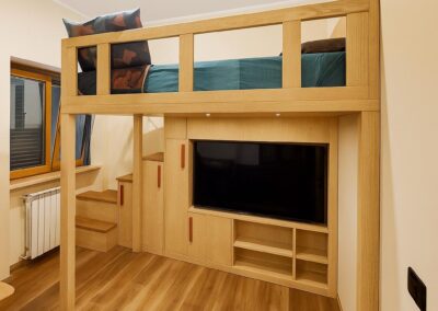 Letto a soppalco con scala sfruttabile
