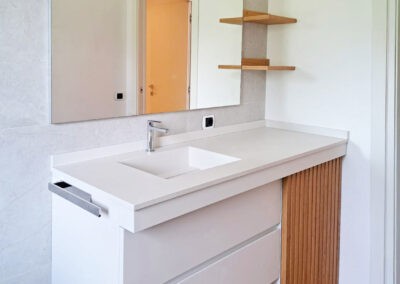 Bagno con mobile per lavatrice