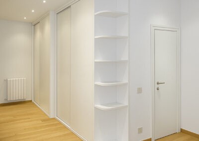 Armadio per ingresso con ante scorrevoli