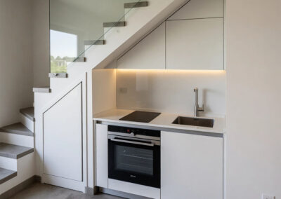 Cucina moderna sottoscala