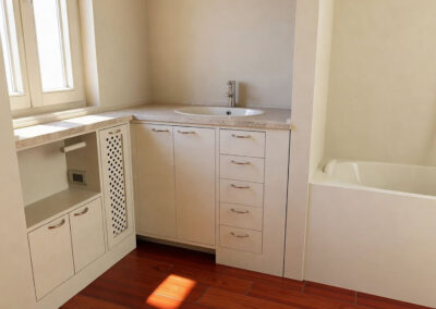 Mobile bagno ad angolo
