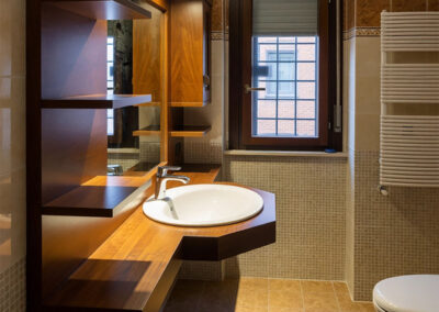 Mobile bagno sospeso in vero legno