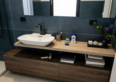 Mobile bagno con top per lavabo