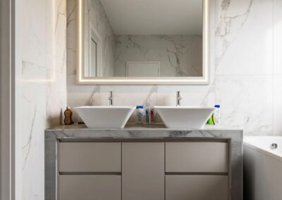 Bagno su misura con doppio lavabo