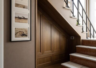 Armadio sottoscala in legno