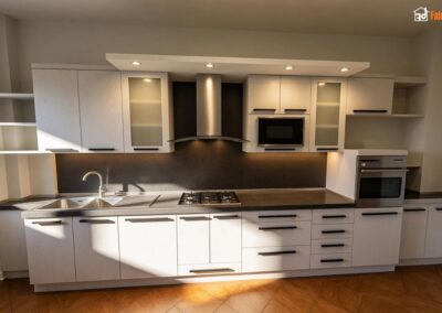 cucina moderna con vano tv