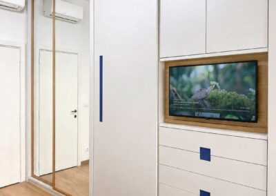 Armadio con vano tv per camera da letto