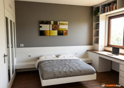 Camera da letto in legno con cabina armadio