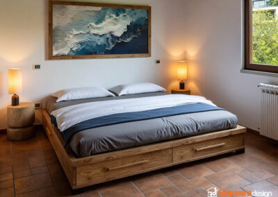 Letto su misura in legno con cassetti