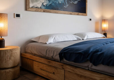 Letto su misura in legno con cassetti