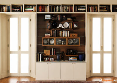 Libreria in legno a tutta parete