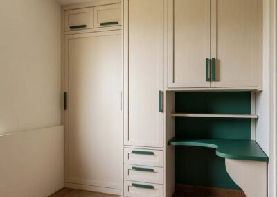Letto a scomparsa con armadio e e scrivania