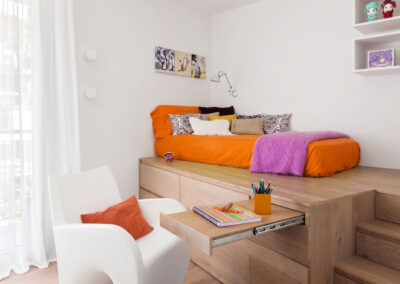 Letto a soppalco rialzato in vero legno