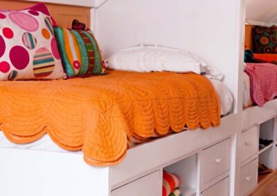 Letto a soppalco rialzato in vero legno